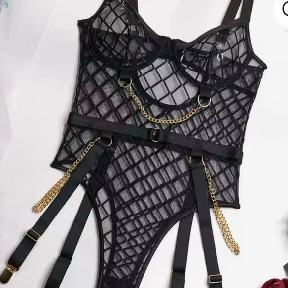 Bodysuit Tight fitting deep V-strap with see through grid pattern - Picture 3 of 3
